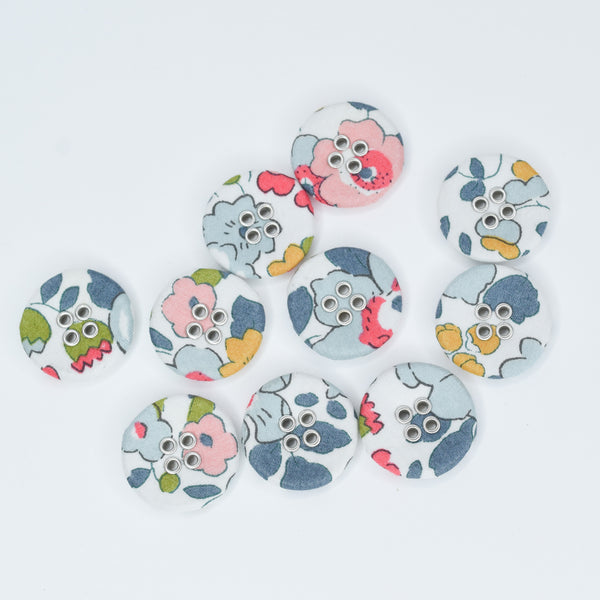 LIBERTY BUTTONS 22mm Betsy P - NEW ARRIVAL