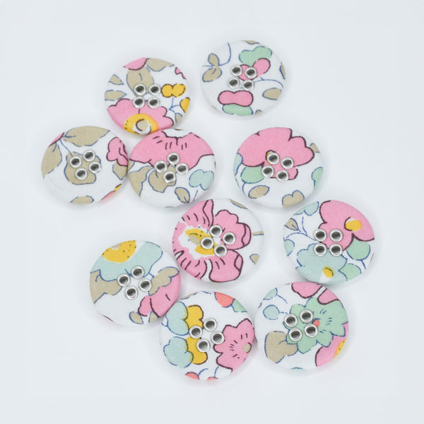 LIBERTY BUTTONS 22mm Betsy Q - NEW ARRIVAL